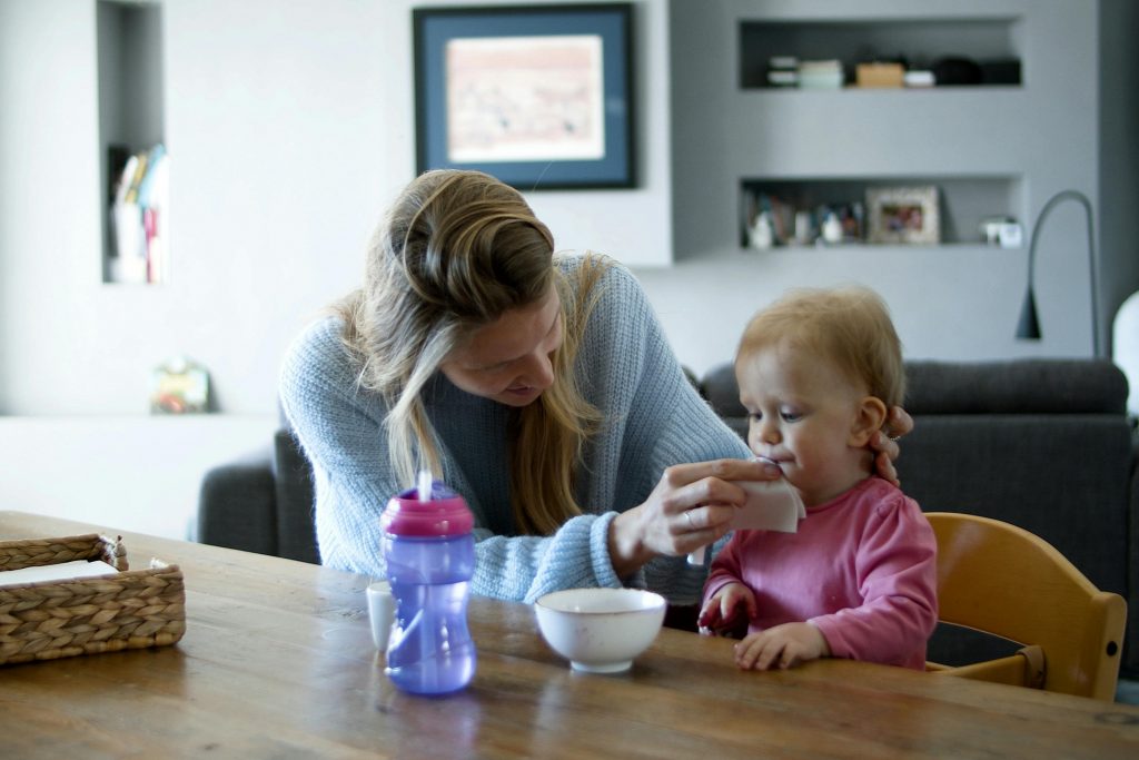 Babysitter avec les qualités requises