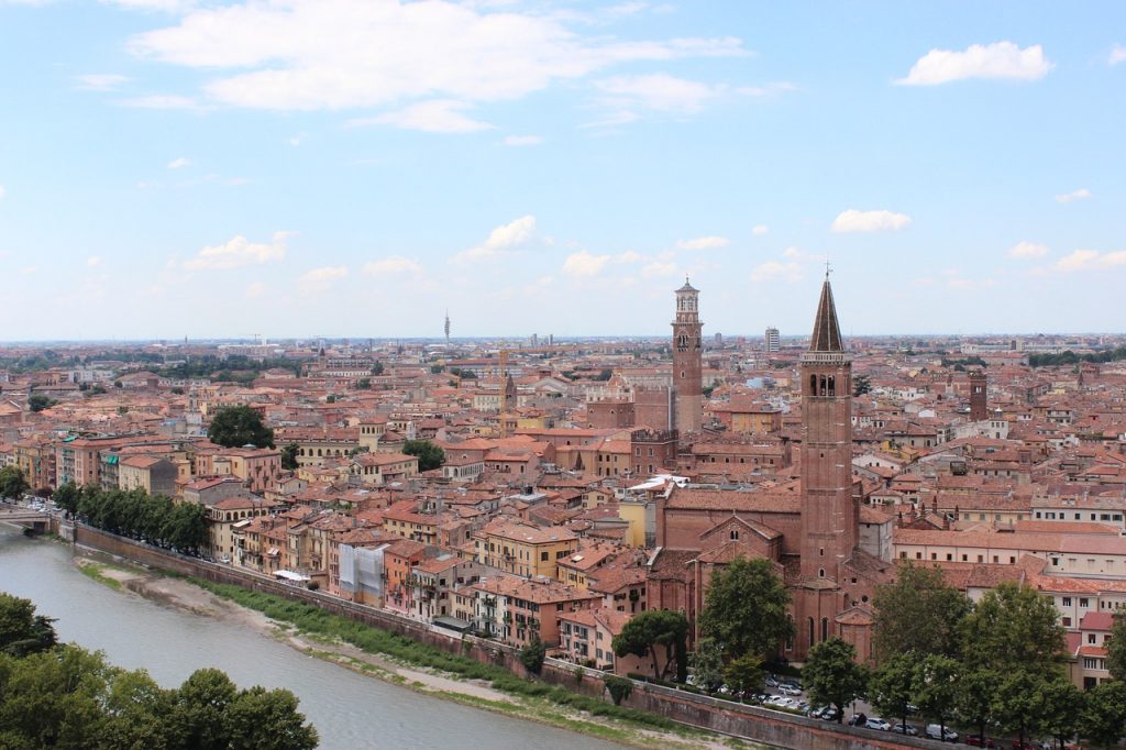 Babysitting job in Verona: Complete guide